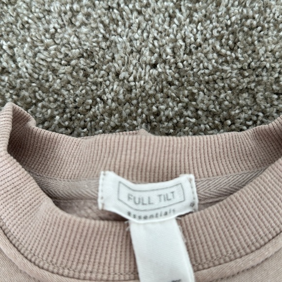 cream colored tilly’s crew neck - Picture 4 of 4
